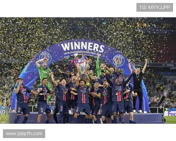 里开头的足球明星们在绿茵场上的传奇故事与辉煌成就